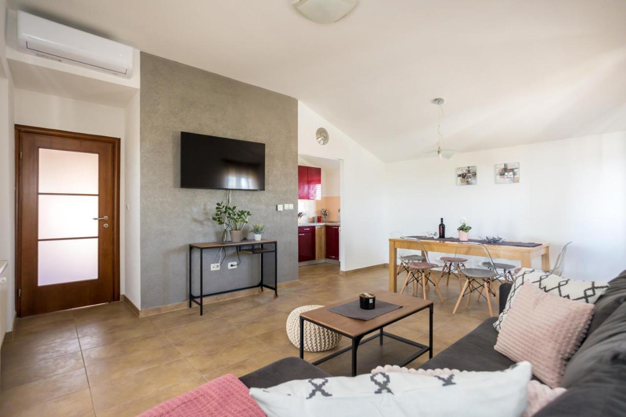 Apartmani Beba Omisalj Exterior photo
